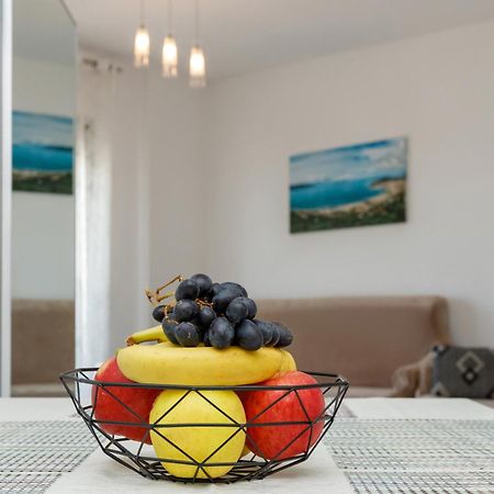 Gus Apartament Vlorë Esterno foto