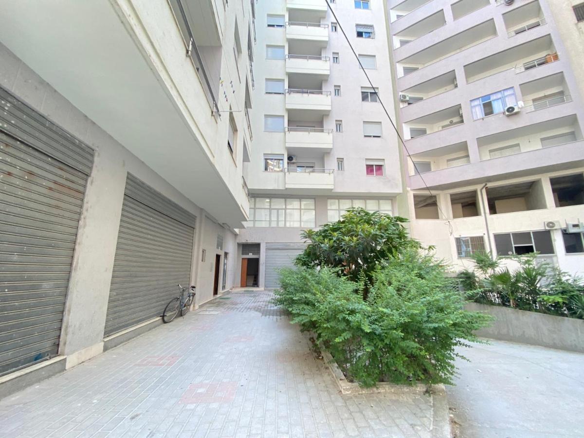Gus Apartament Vlorë Esterno foto