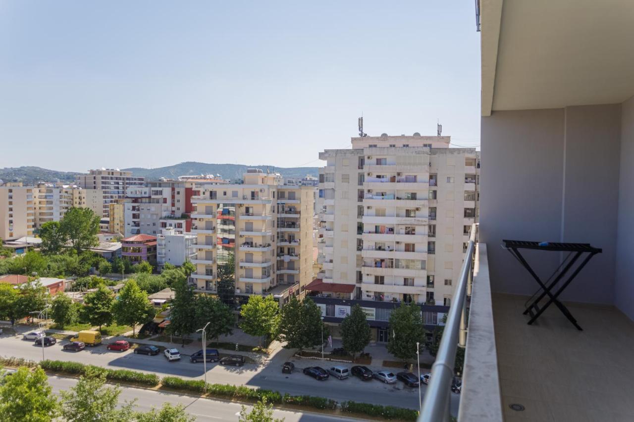 Gus Apartament Vlorë Esterno foto