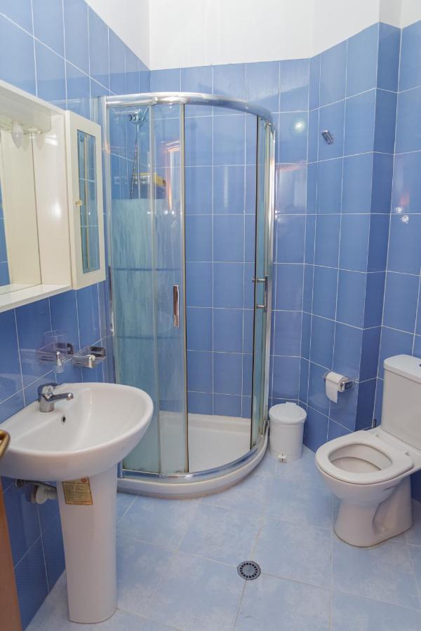 Gus Apartament Vlorë Esterno foto