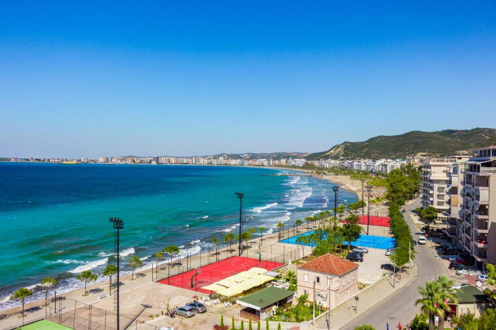 Gus Apartament Vlorë Esterno foto