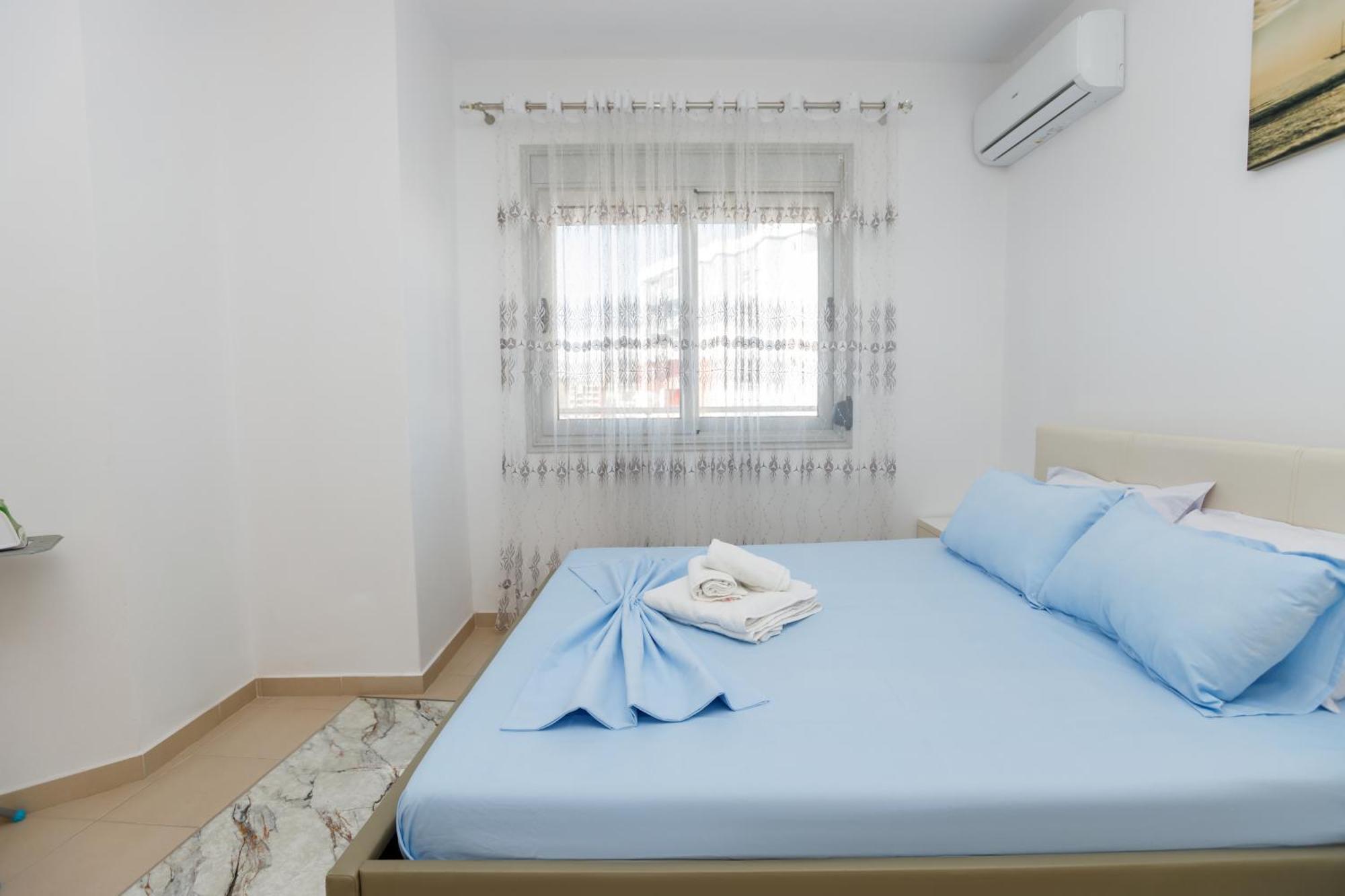 Gus Apartament Vlorë Esterno foto