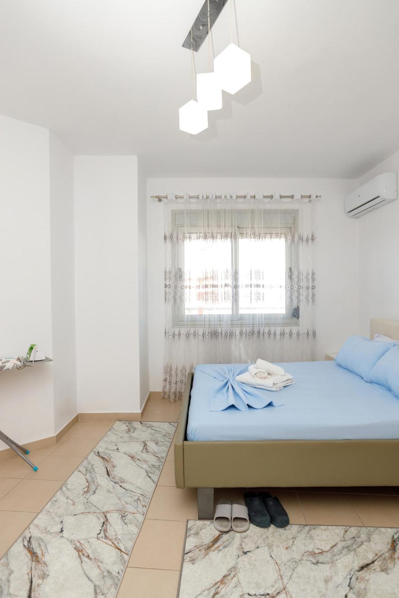 Gus Apartament Vlorë Esterno foto