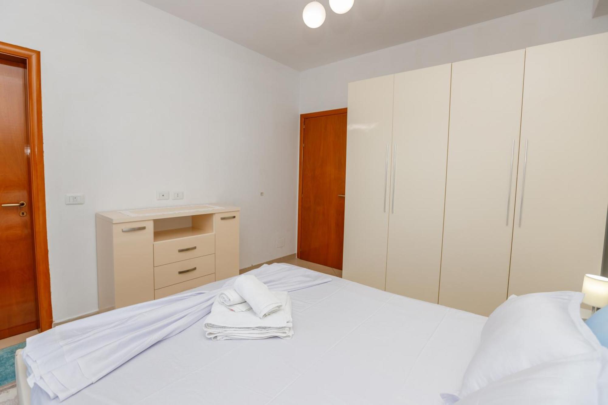 Gus Apartament Vlorë Esterno foto