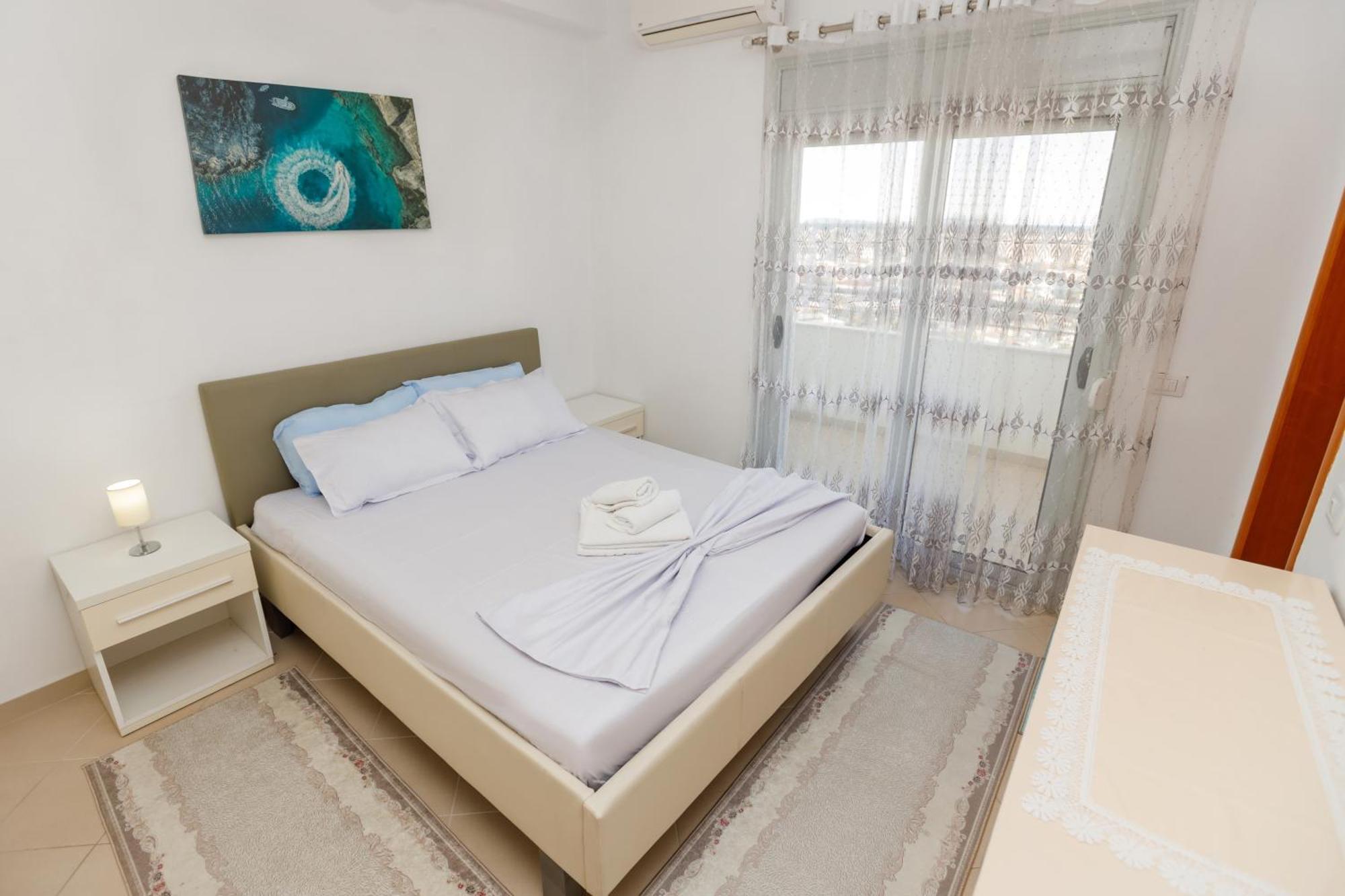 Gus Apartament Vlorë Esterno foto