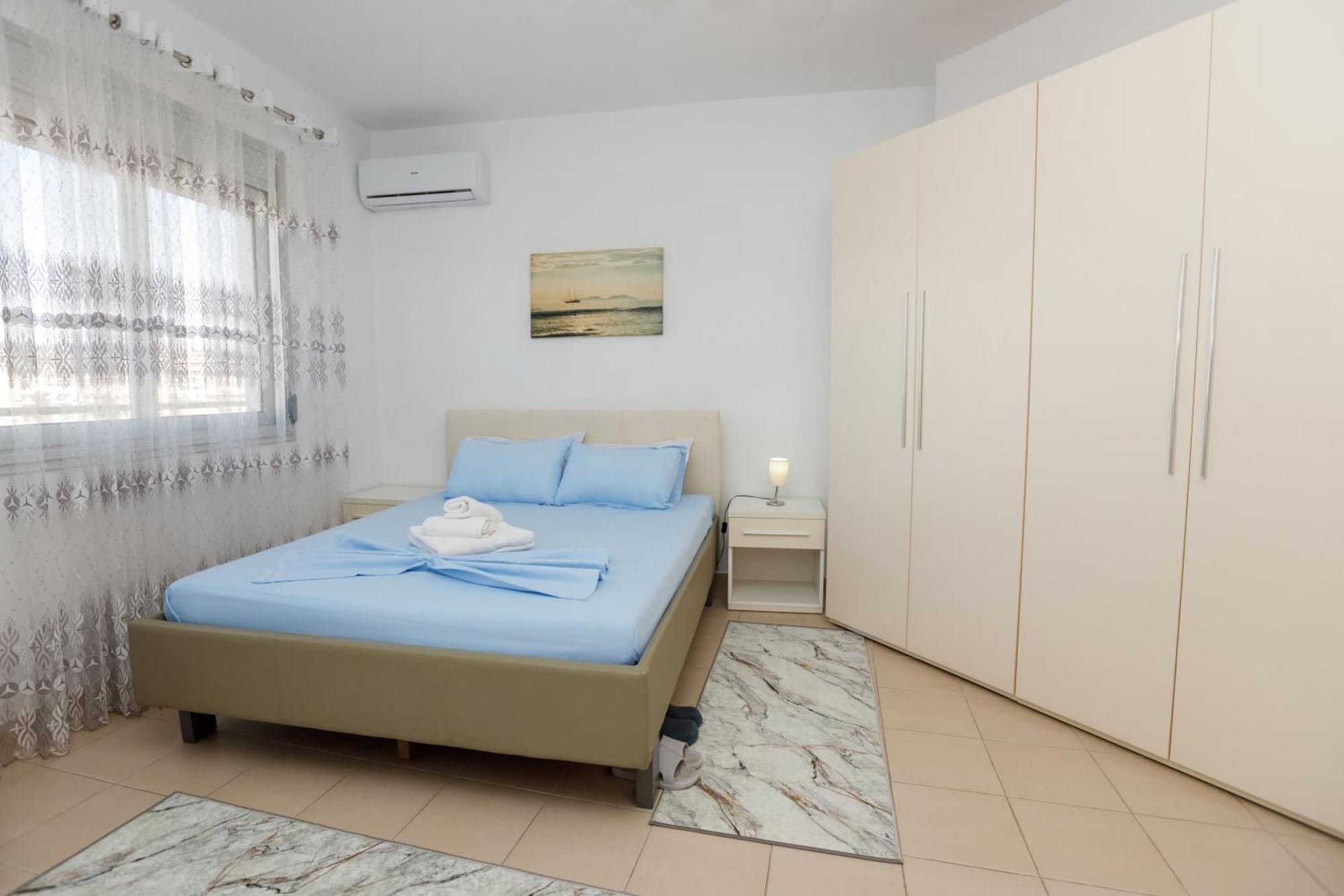 Gus Apartament Vlorë Esterno foto