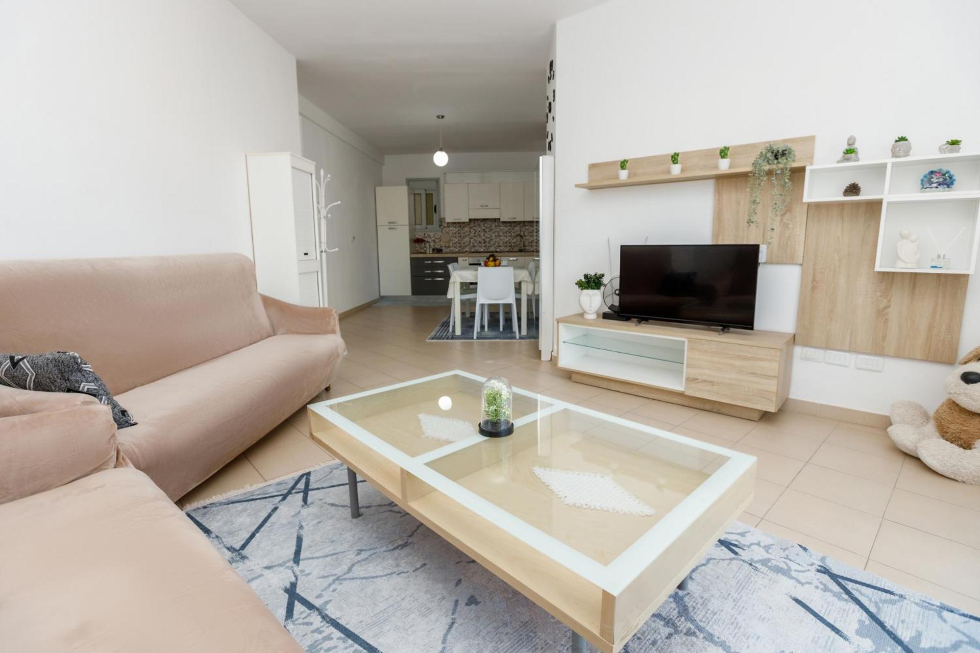 Gus Apartament Vlorë Esterno foto