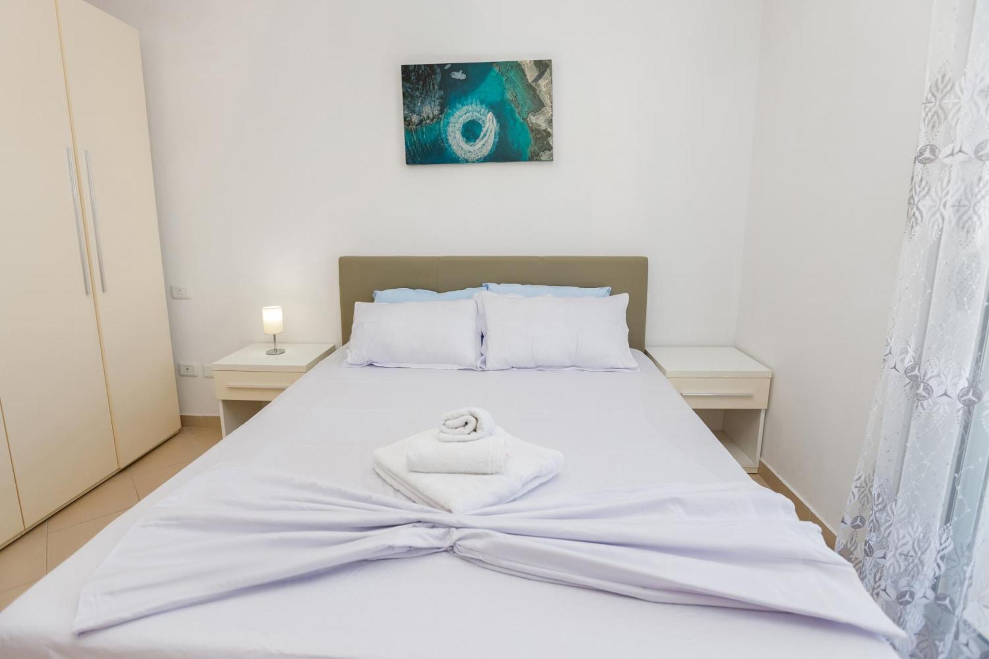 Gus Apartament Vlorë Esterno foto
