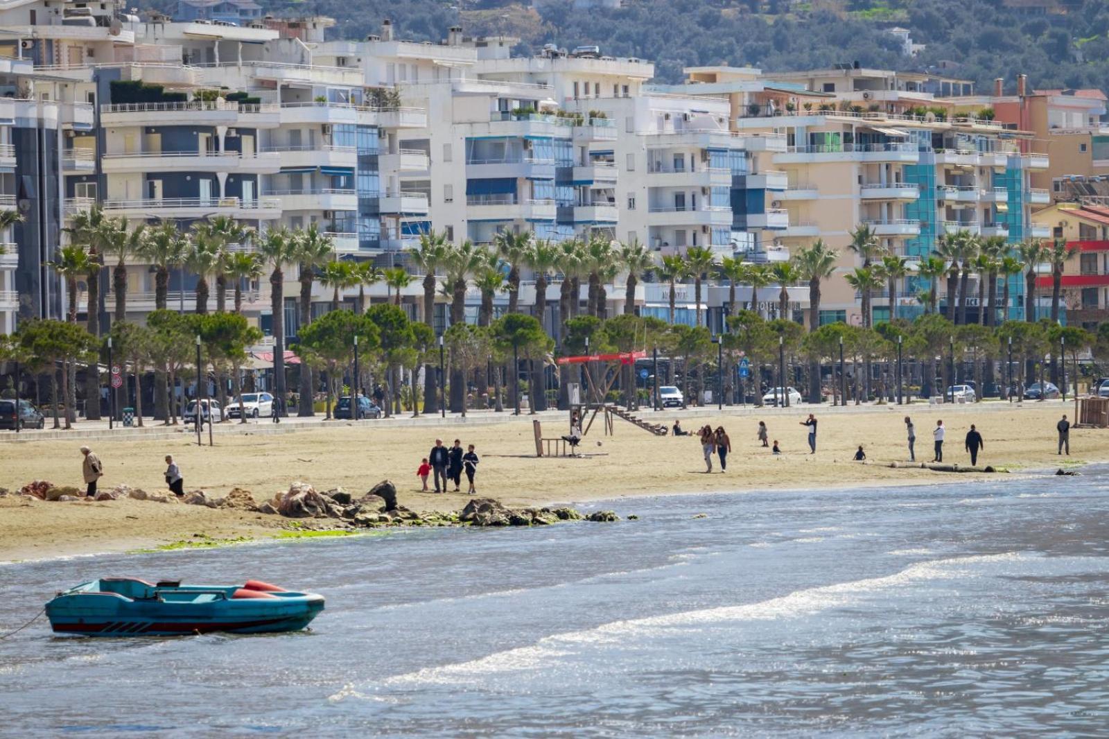 Gus Apartament Vlorë Esterno foto