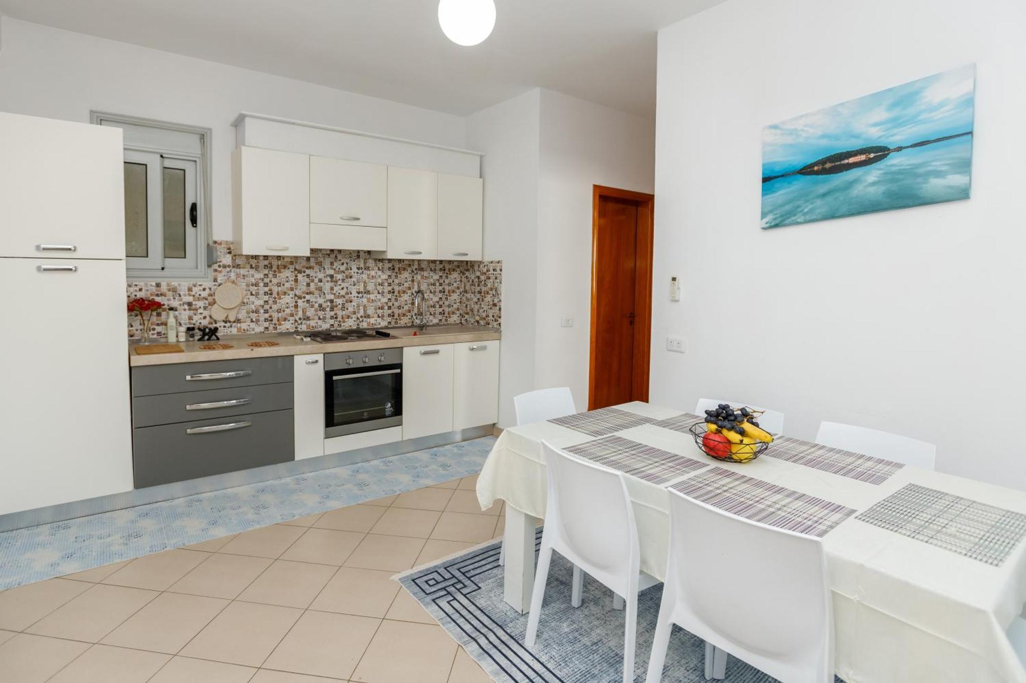 Gus Apartament Vlorë Esterno foto