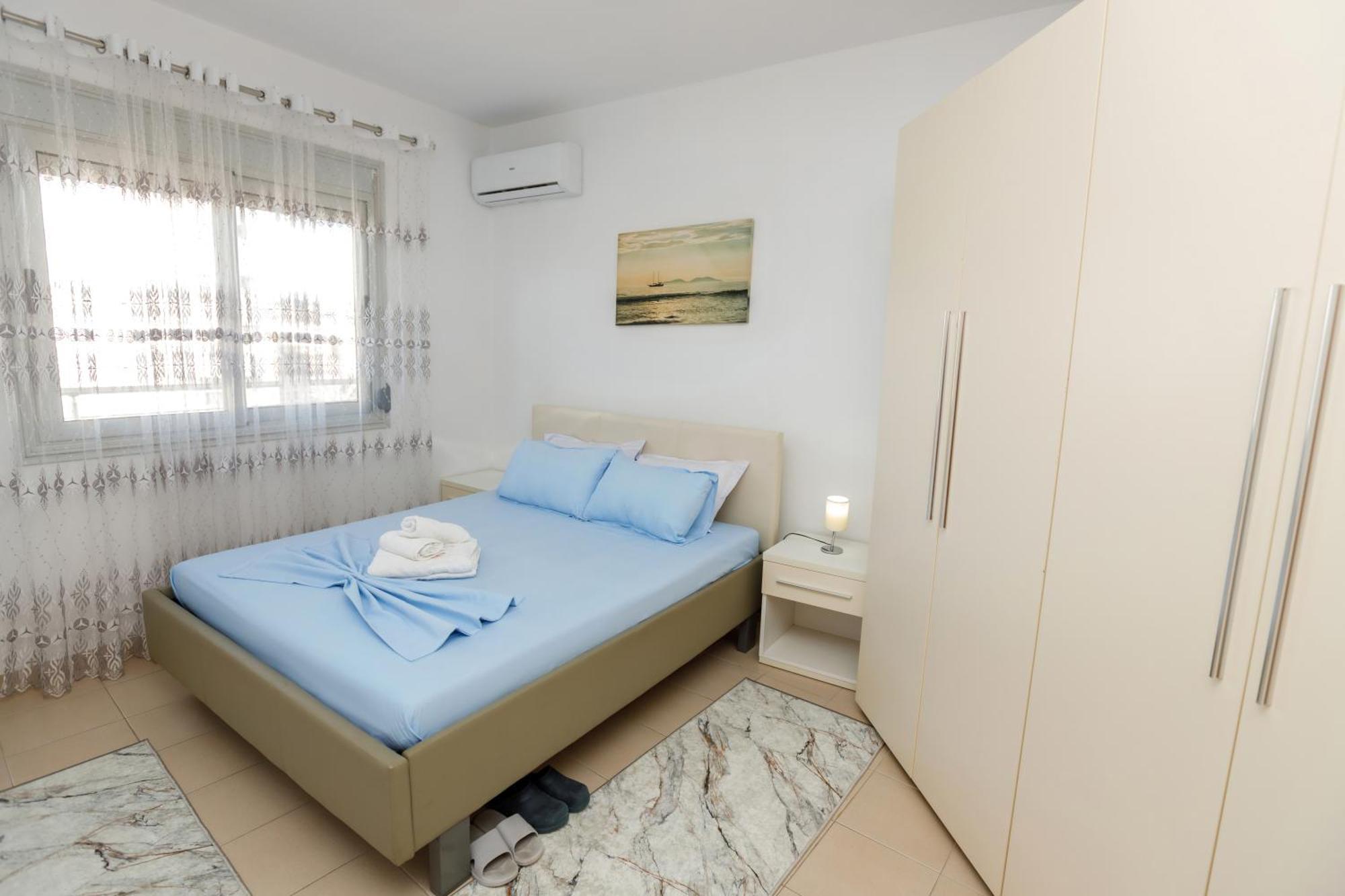 Gus Apartament Vlorë Esterno foto