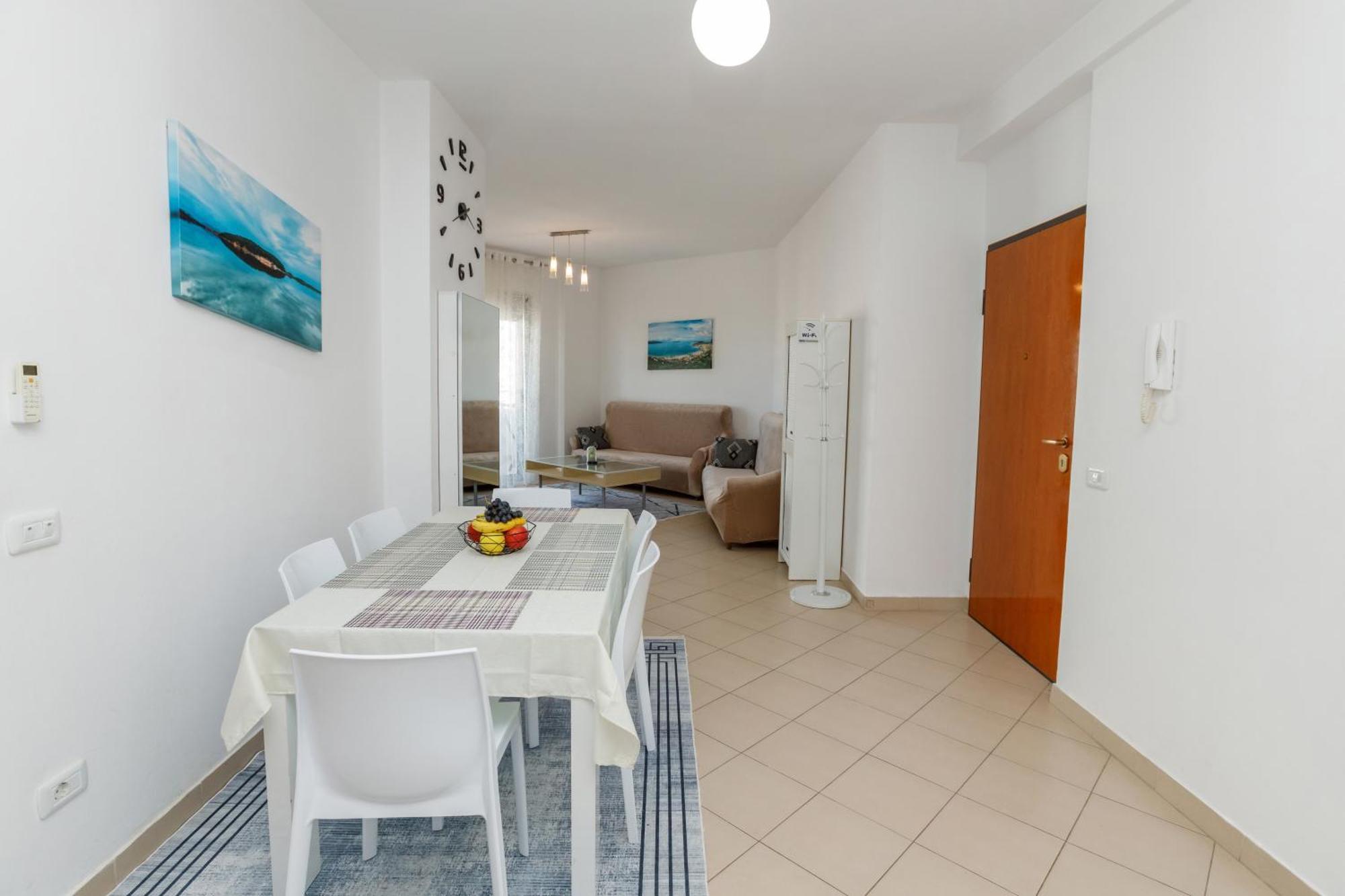 Gus Apartament Vlorë Esterno foto